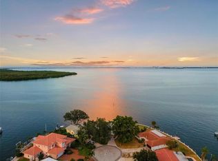 2096 Iowa Ave NE, Saint Petersburg, FL 33703
