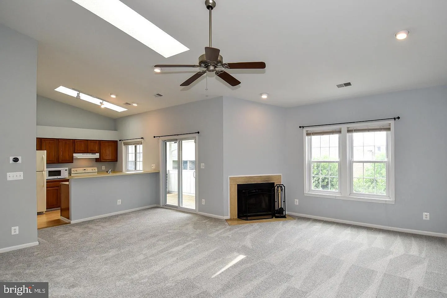 2 bed, 2.0 bath, 1135 sqft, $2,300 — Photo 3