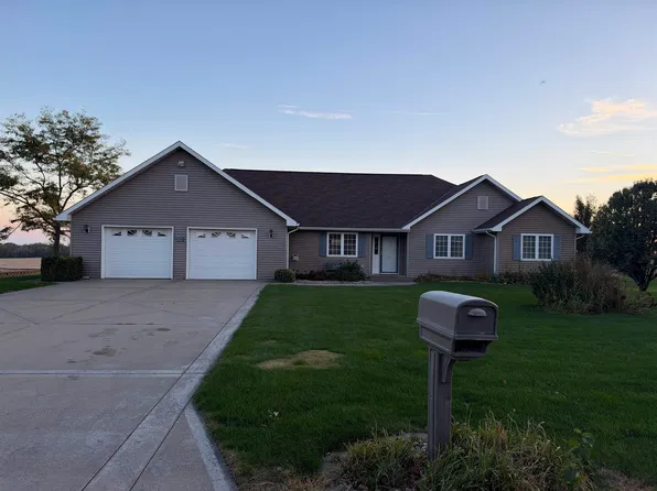 5215 W Valley Rd, Hastings, NE 68901