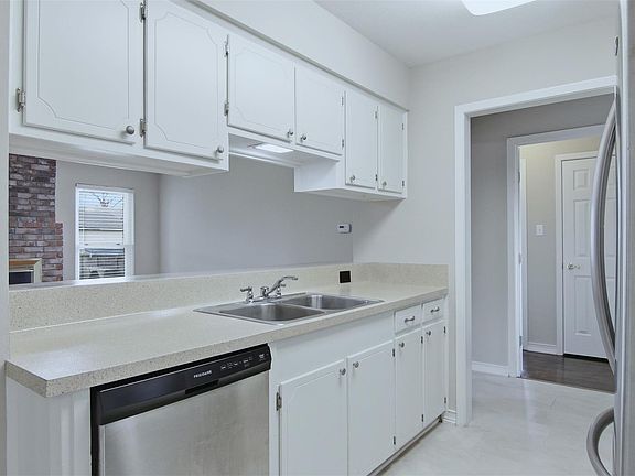 2nd image of 14923 Lofton St