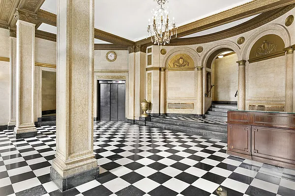 Sold by Compass | media 7