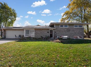 1104 New Haven Ave, Aurora, IL 60506