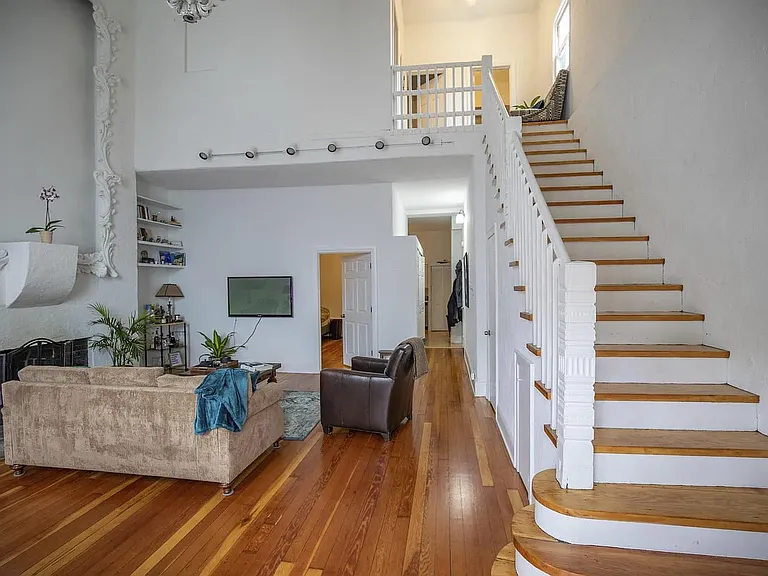 2052 N Halsted St #2R — Photo 2