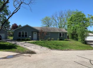 7 Summit Ter, Lake Zurich, IL 60047