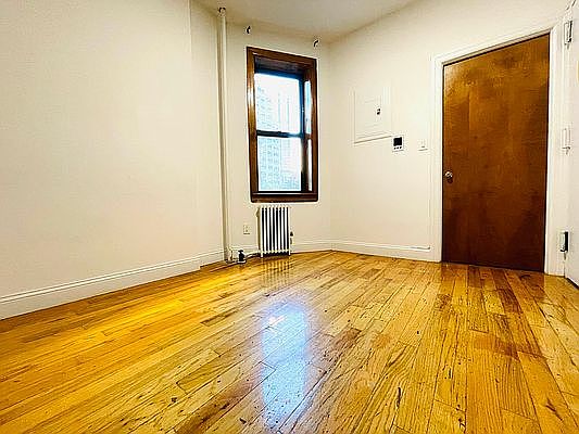 3rd image of 204 E 32nd St #2RW