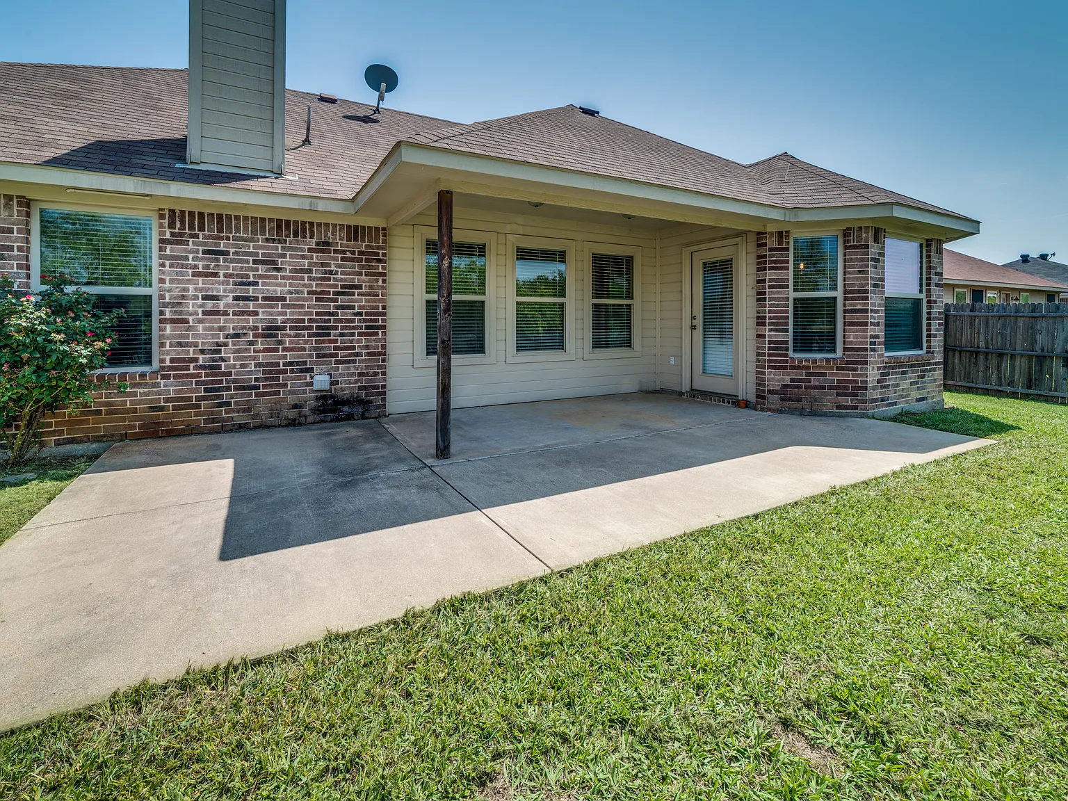3 bed, 1429 sqft, $2,150 — Photo 3