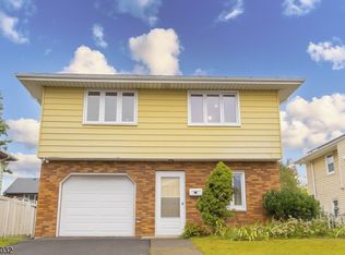 11 Roehrs Dr, Wallington, NJ 07057