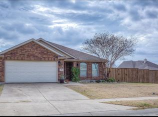 301 Long Prairie Dr, Forney, TX 75126