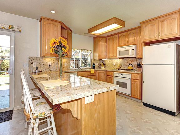 5th image of 1222 Broadleaf Ln