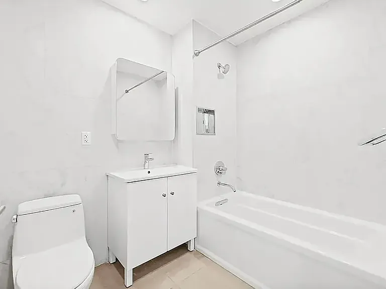 2600 7th Ave #6R — Photo 8