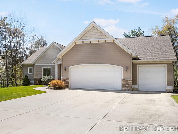 3rd image of 9469 Lake Gerald Dr NE