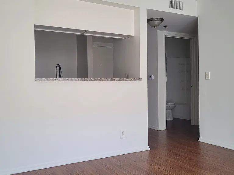 165 N Hoover St — Photo 60
