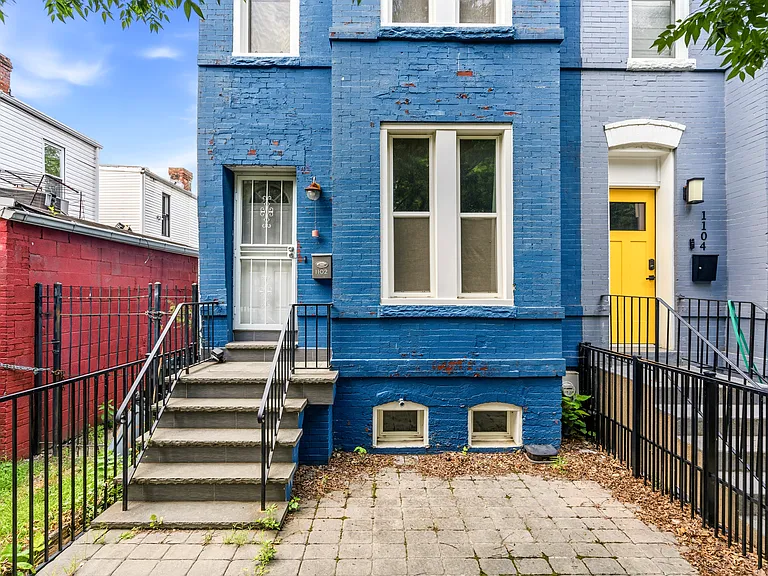 1102 Trinidad Ave NE — Photo 1