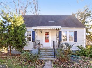 5718 20th St N, Arlington, VA 22205