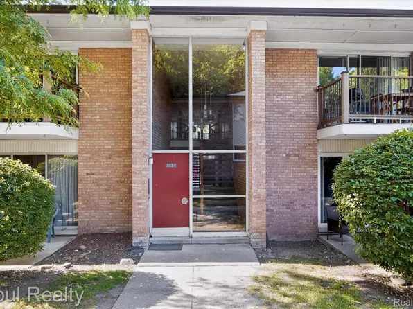 1237 Island Dr APT 203, Ann Arbor, MI 48105