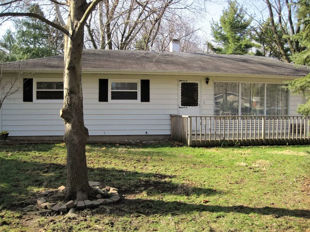 805 Richards Ln photo 1