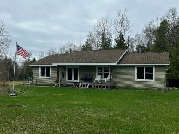 4010 Lake Shore Dr, Charlevoix, MI 49720