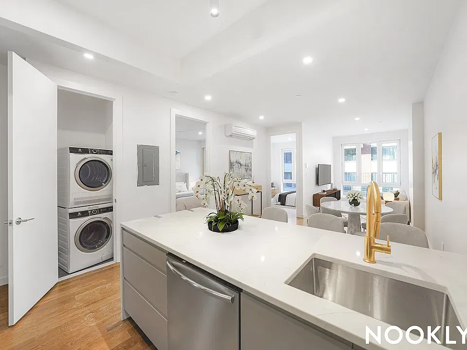 138-25 Barclay Ave #205