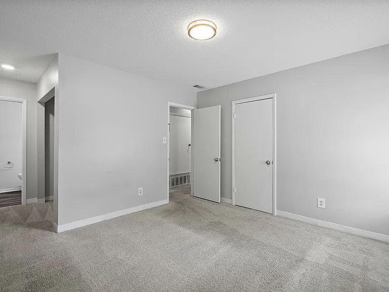 Valley Bend Apartments — Photo 13