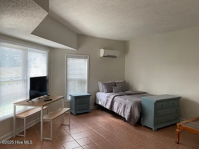 1 bed, 1.0 bath, $1,300 — Photo 2