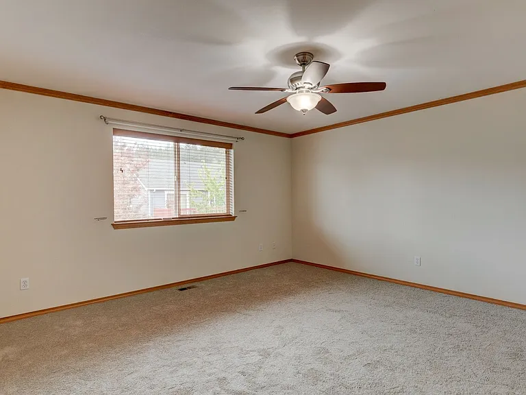 1730 NW Almond Loop — Photo 11