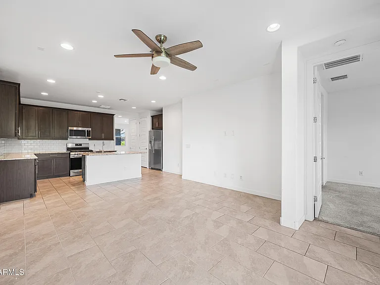 8911 W Solano Dr — Photo 6