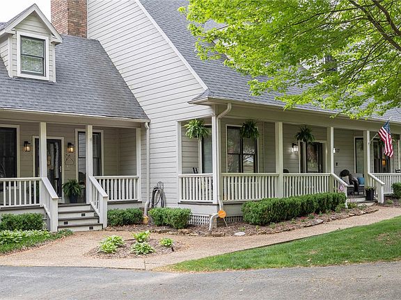 5th image of 3427 E Canterbury Cir