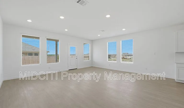 1304 Apron Trl — Photo 13