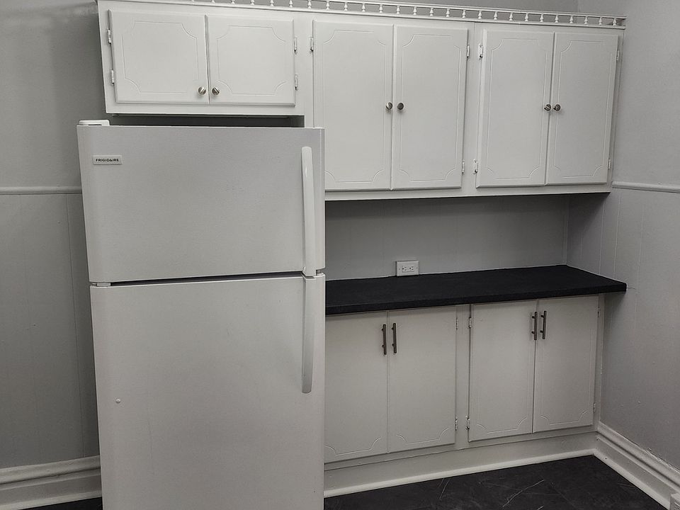 Other side of the kitchen