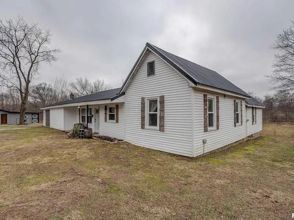 4962 Quail Run Rd, Salem, IL 62881