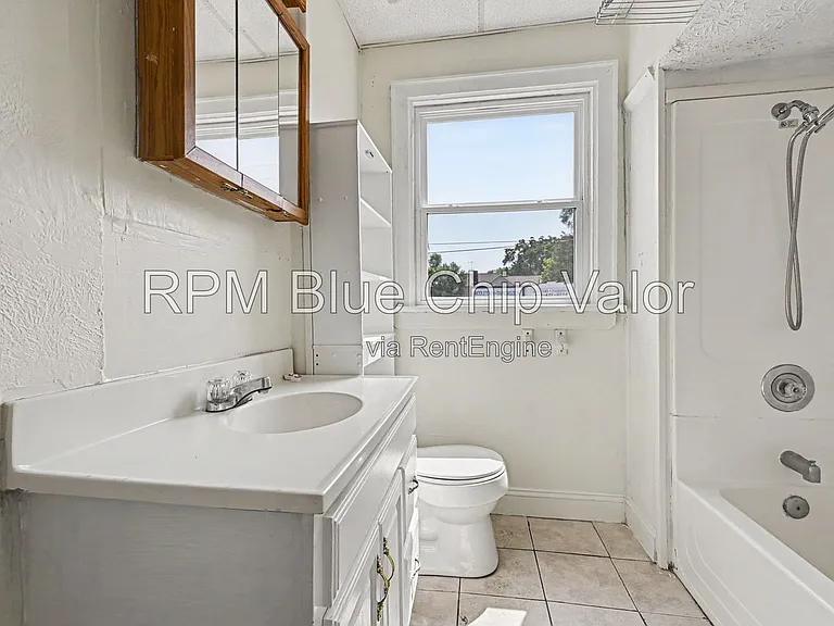 1832 Woodlawn Ave — Photo 13