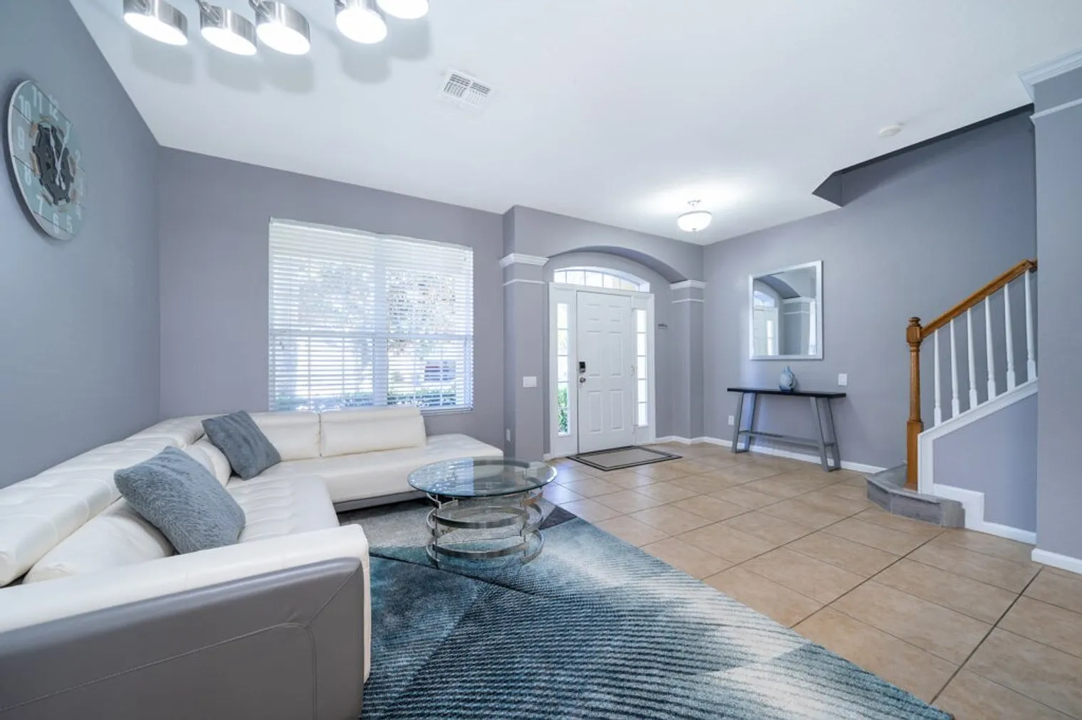 6 bed, 4.0 bath, 2820 sqft, $5,373 — Photo 1