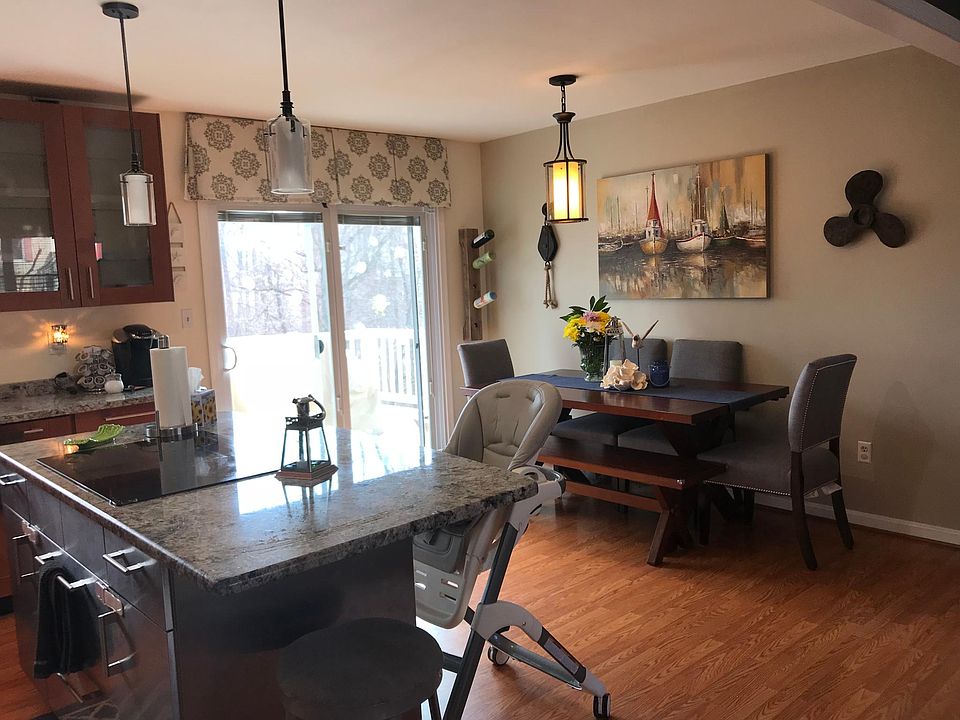 2nd image of 3809 Oak St