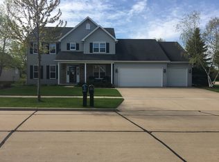 201 E Thornbrook Ln, Appleton, WI 54913