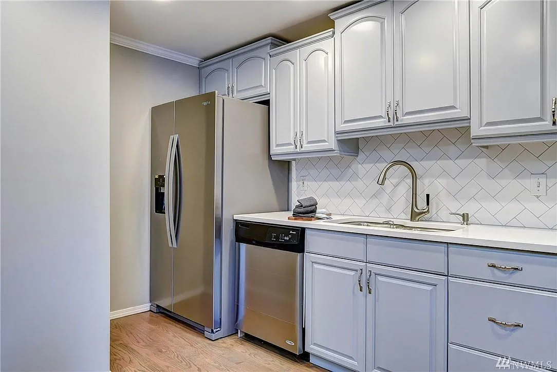 1 bed, 1.5 bath, 887 sqft, $2,050 — Photo 1