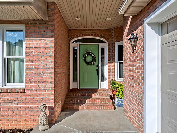 4th image of 650 Hirst Cir