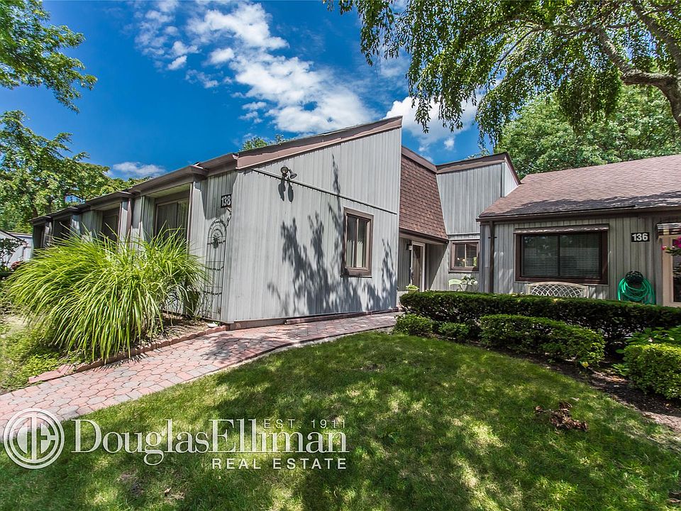 1st image of 138 Strathmore Gate Dr