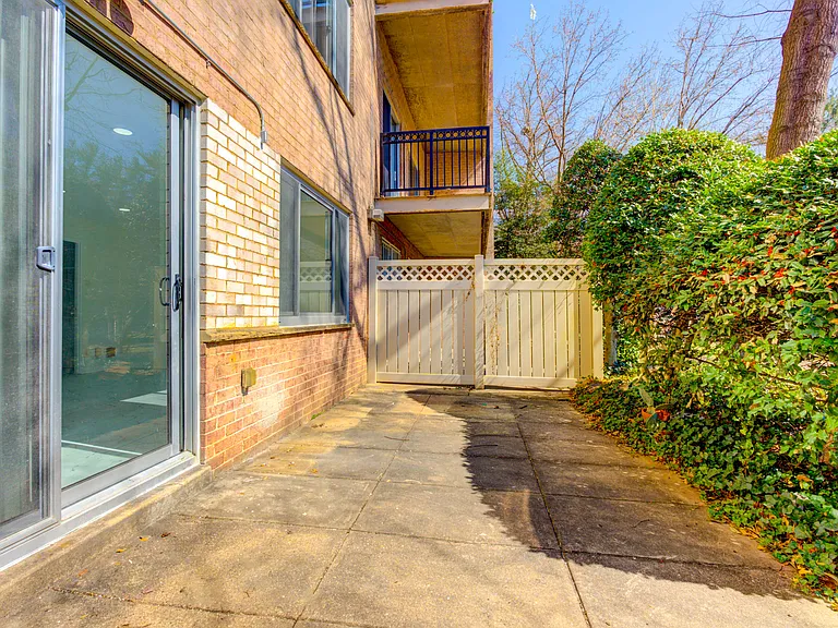 1900 Lyttonsville Rd #110 — Photo 28