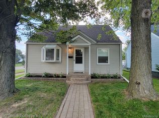 27360 Ridgewood St, Roseville, MI 48066