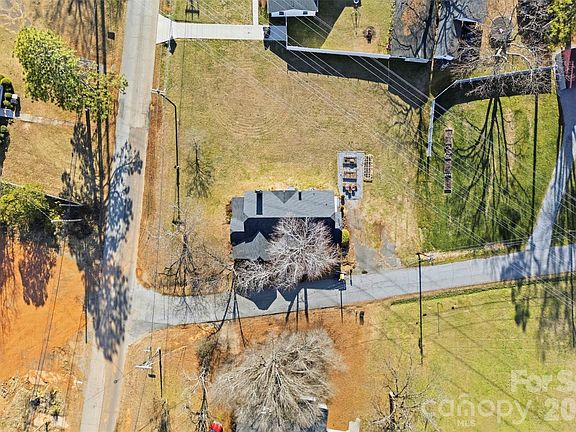 3rd image of 304 Lowrance Ave