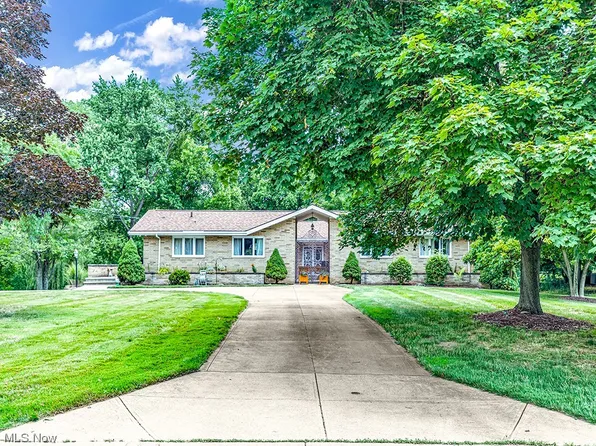 7557 Midland Rd, Independence, OH 44131