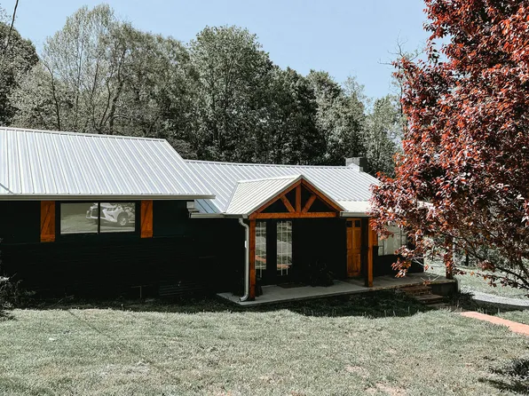 8271 Hidden Valley Rd, Abingdon, VA 24210