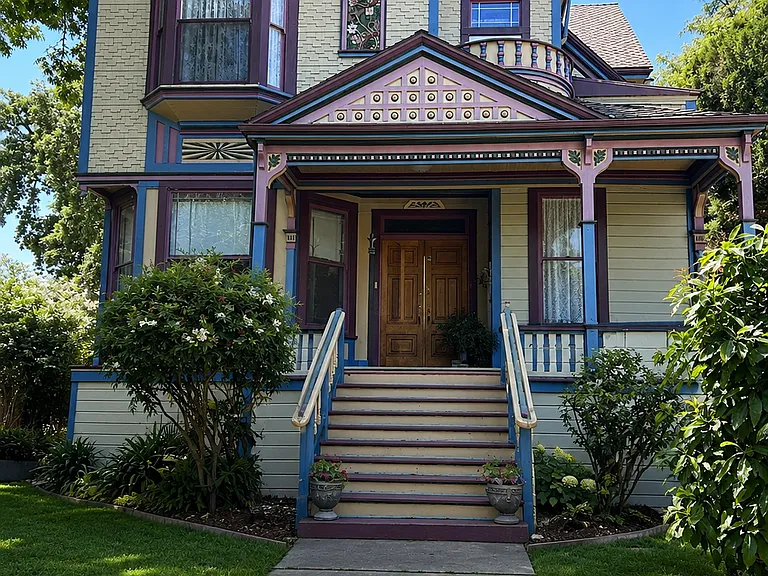 1119 N San Joaquin St — Photo 1