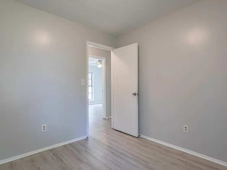 212 Bobbie Ct — Photo 14