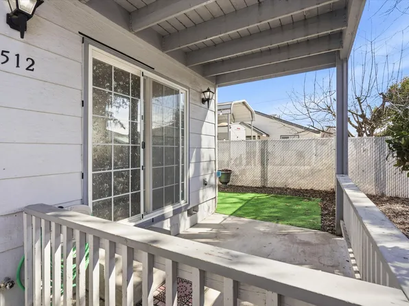 512 Village Dr, Central Pt, OR 97502