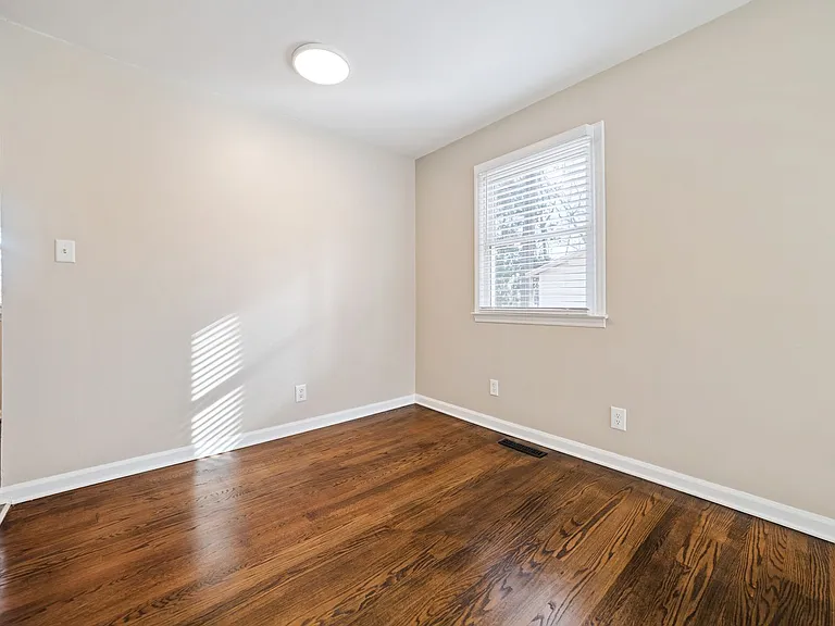 213 Barnes St — Photo 8