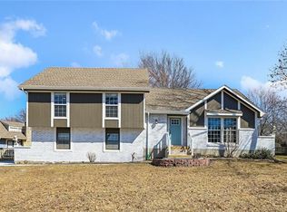4005 SW Hidden Cove Dr, Lees Summit, MO 64082