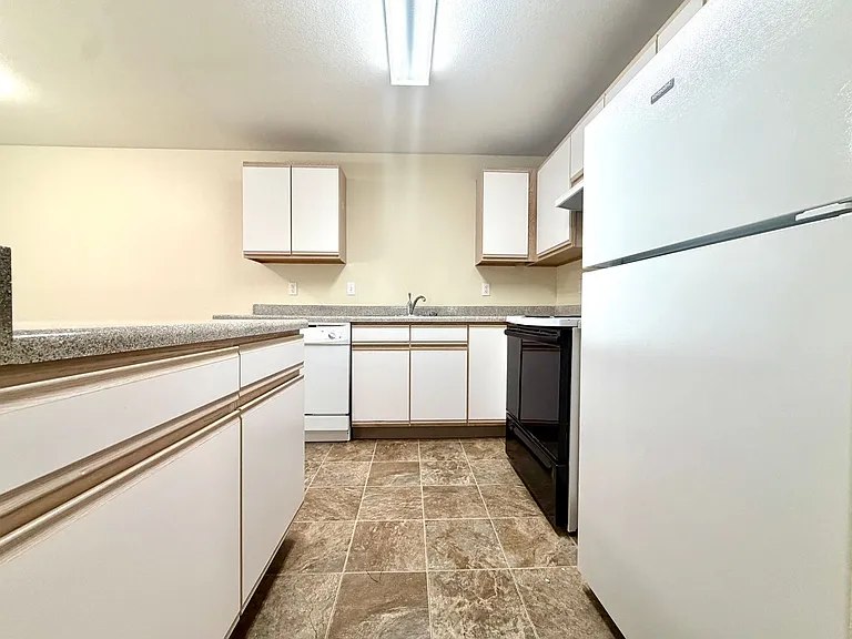 0174-06PP Lindsey Anne Apartments — Photo 7