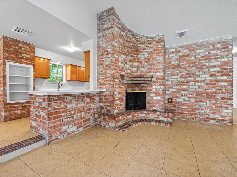 22206 Red River Dr — Photo 3