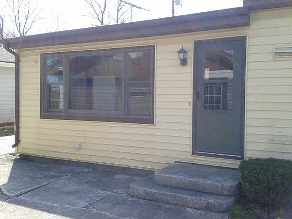 REAR BAY WINDOW  ENTRY